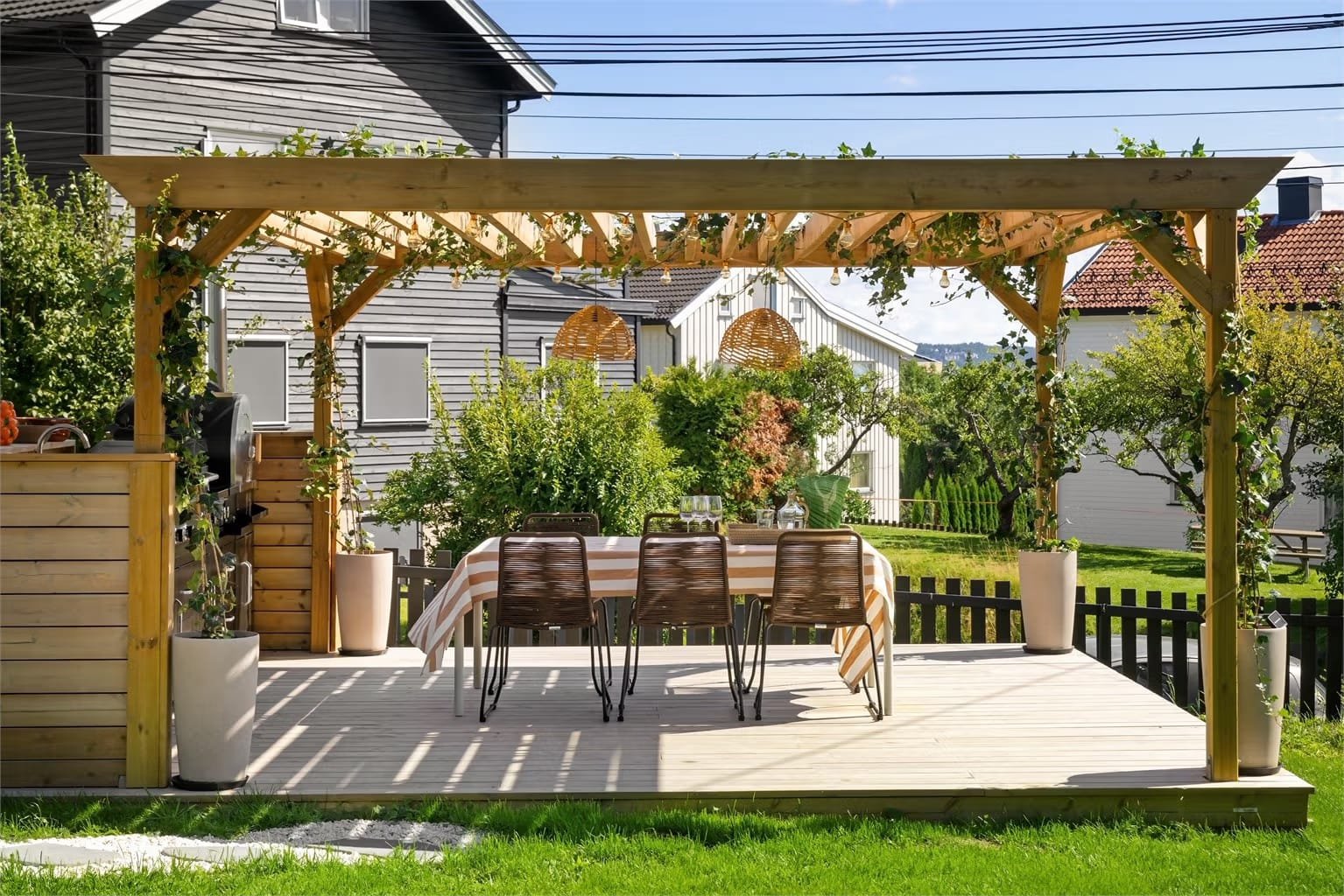 Pergola spisebord